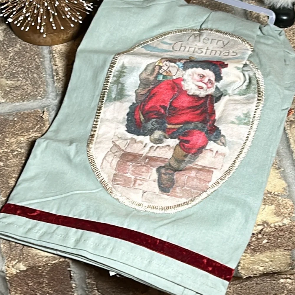 NEW! Vintage Inspired Classic Santa Claus Christmas Holiday Hand Towel
